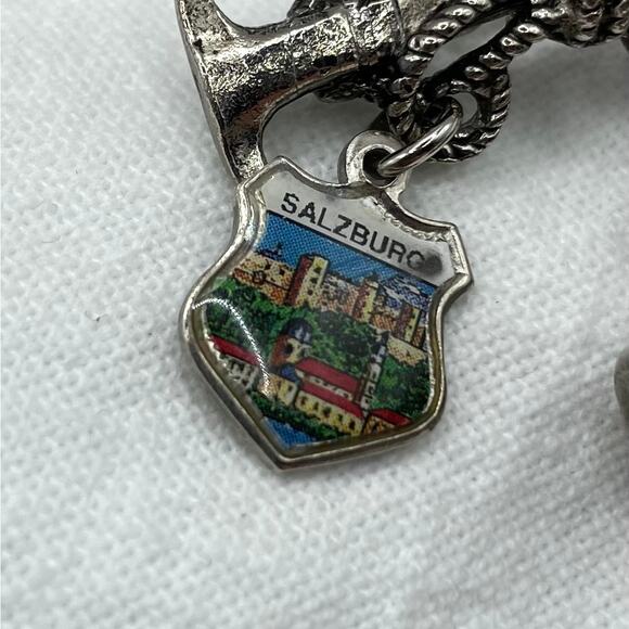 Vintage Austrian Travel Pin With Charms Salzburg Hellbrunn Beer Stein Jewelry - Picture 2 of 6